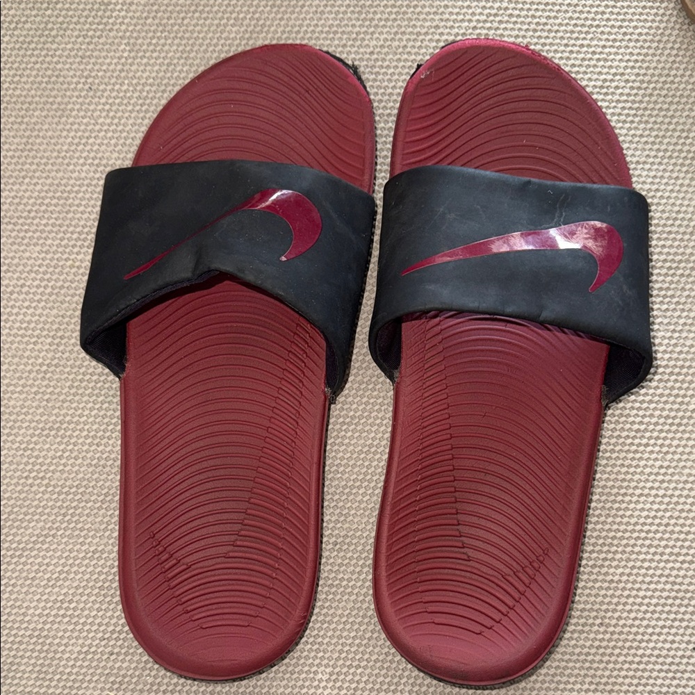 Nike boys Maroon and Black Slide Sandals